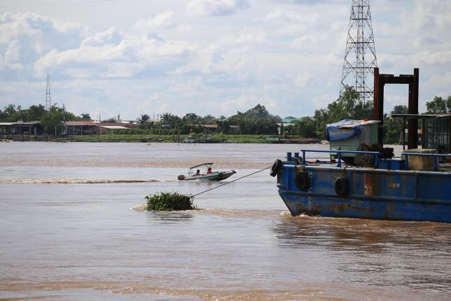 Trắng đêm tìm kiếm nạn nhân mất tích vụ sập sàn công trình cầu Mỹ Thuận 2 - 4