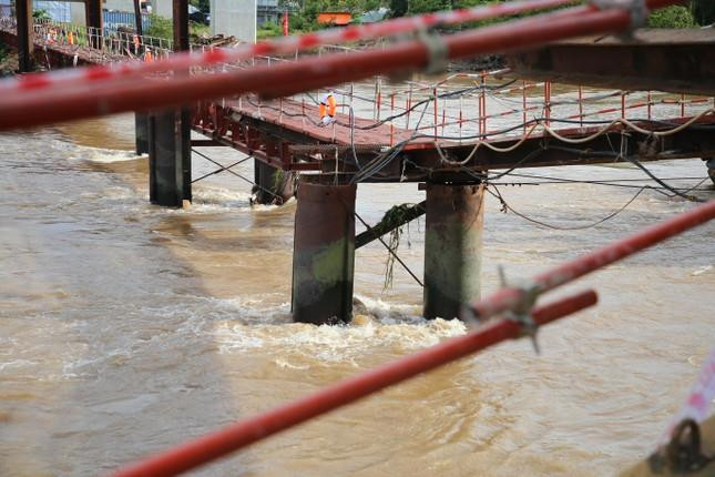 Trắng đêm tìm kiếm nạn nhân mất tích vụ sập sàn công trình cầu Mỹ Thuận 2 - 3