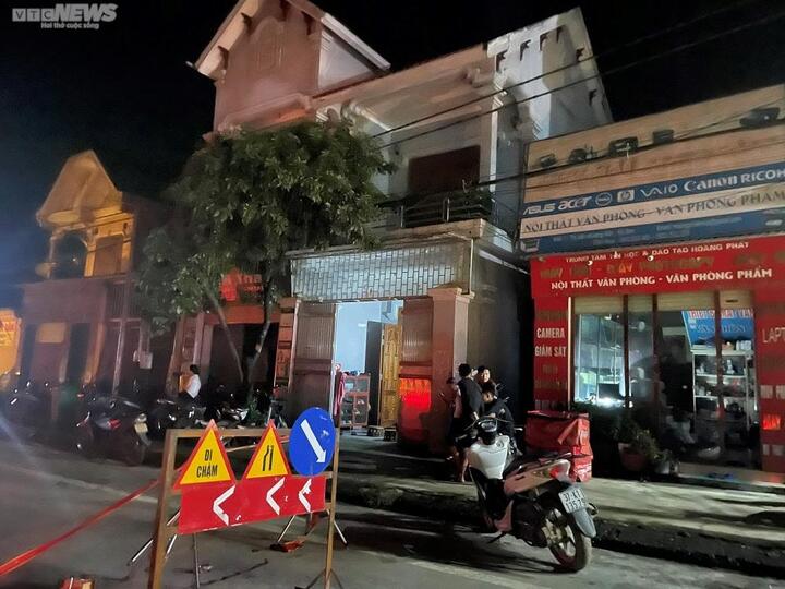 Lãnh đạo tỉnh Nghệ An thăm người dân vùng rốn lũ - 5