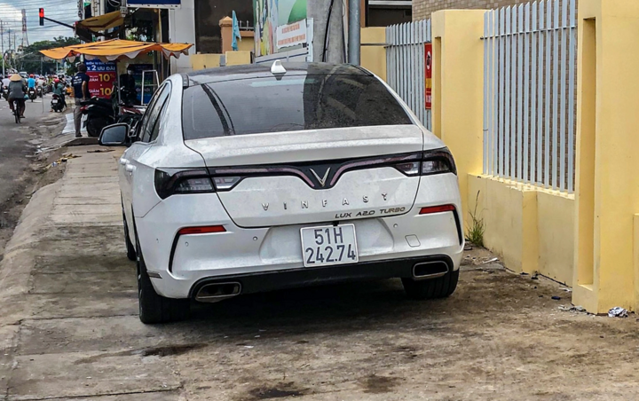 Công an TP Phan Thiết thu giữ ô tô bị 'Tina Duong' chiếm đoạt - 1