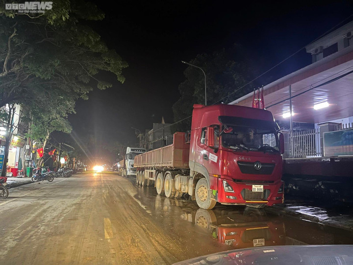 Nhà cửa, trụ sở làm việc tan hoang sau cơn lũ ống lịch sử ở Nghệ An - 15