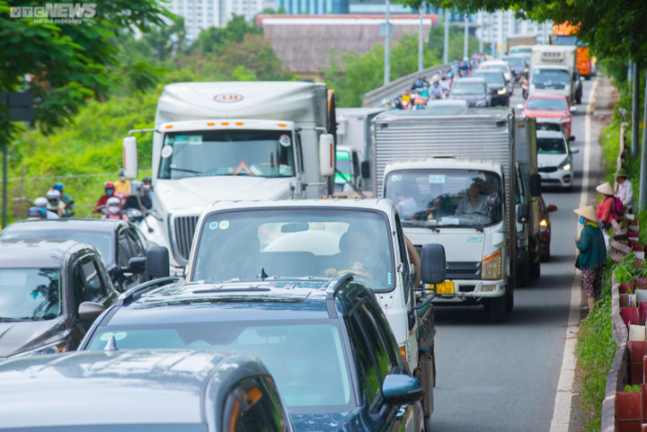 3 ‘nút thắt cổ chai’ gây ùn tắc ở cửa ngõ phía Nam TP.HCM - 5