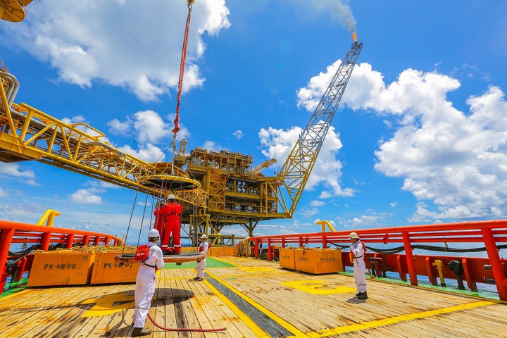 Cần có quy định về lựa chọn nhà thầu cung cấp hàng hóa, dịch vụ dầu khí - 1