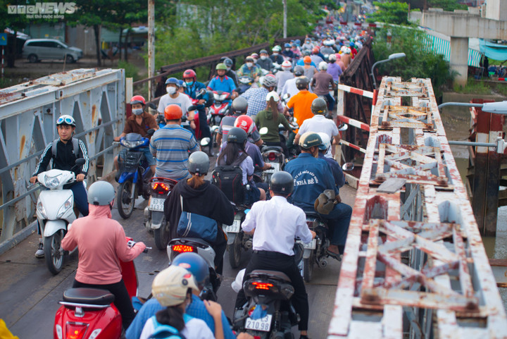 3 ‘nút thắt cổ chai’ gây ùn tắc ở cửa ngõ phía Nam TP.HCM - 11