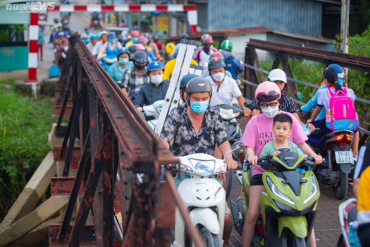 3 ‘nút thắt cổ chai’ gây ùn tắc ở cửa ngõ phía Nam TP.HCM - 1