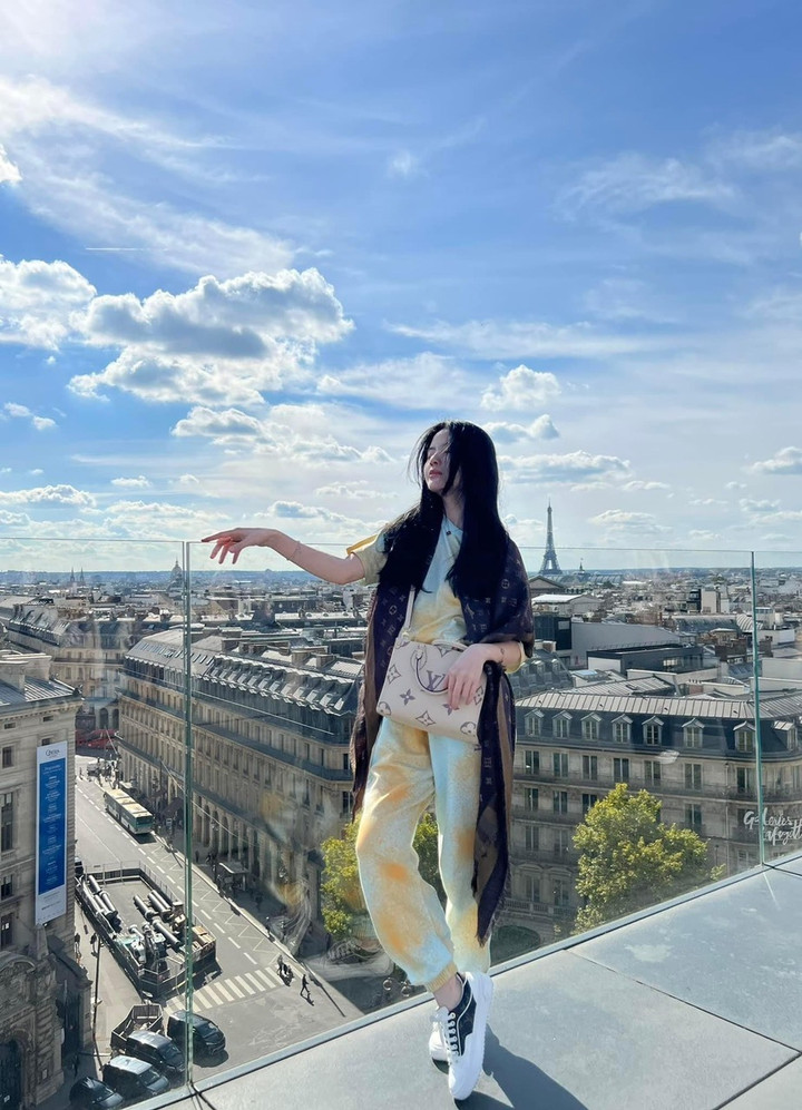 Bạn gái tin đồn của Quang Hải tung ảnh sống ảo lung linh khi sang Pháp - 11