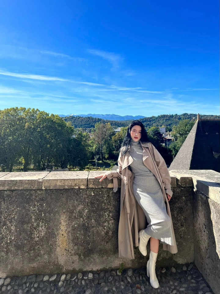 Bạn gái tin đồn của Quang Hải tung ảnh sống ảo lung linh khi sang Pháp - 9