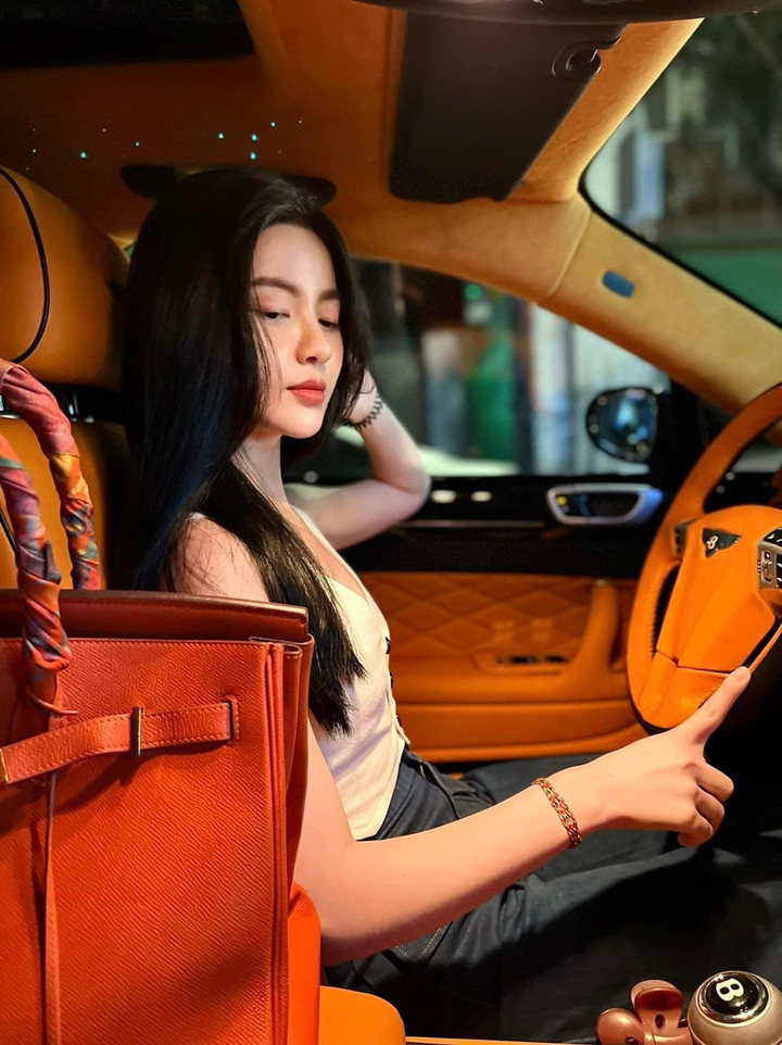 Bạn gái tin đồn của Quang Hải tung ảnh sống ảo lung linh khi sang Pháp - 4