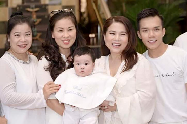 Hình ảnh đáng yêu của con trai Đàm Vĩnh Hưng cách đây 3 năm - 2