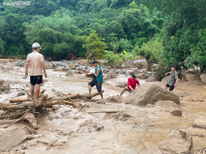 Lũ quét kinh hoàng tại Kỳ Sơn: 'Mất sạch rồi, lấy gì sống đây?' - 3