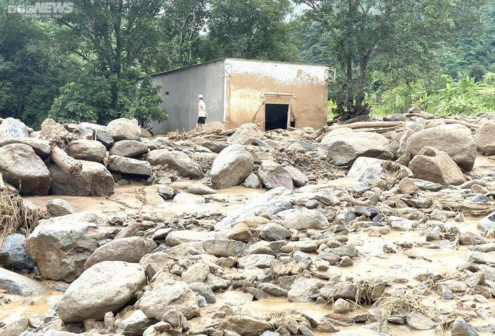 Lũ quét kinh hoàng tại Kỳ Sơn: 'Mất sạch rồi, lấy gì sống đây?' - 1