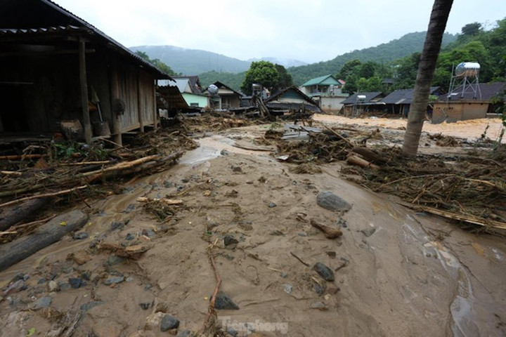 Lũ quét ở Nghệ An khiến 56 nhà bị cuốn trôi, nhiều người tay trắng sau một đêm - 4