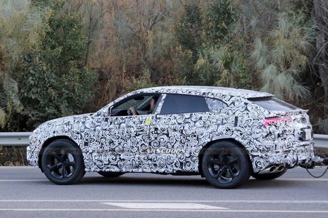 Lamborghini Urus Plug-in Hybrid lộ diện - 3