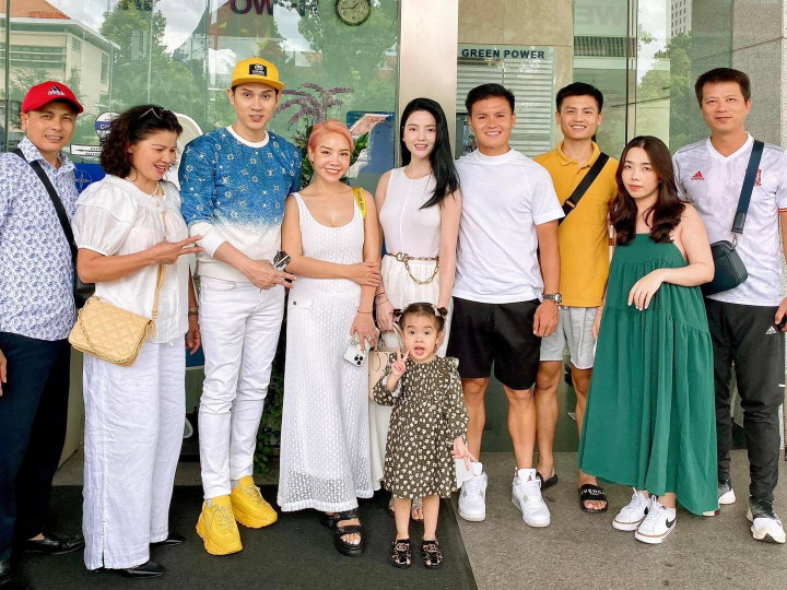 Bạn gái tin đồn của Quang Hải tung ảnh sống ảo lung linh khi sang Pháp - 8