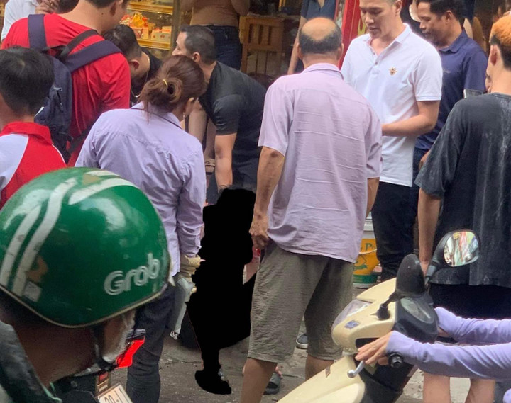 Bắt nghi phạm vờ mua vàng rồi bỏ chạy ở Hà Nội - 1