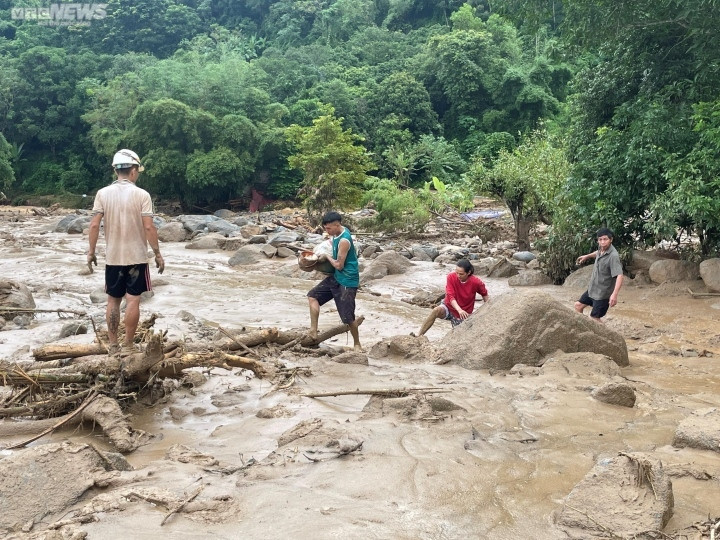 Dự báo thời tiết hôm nay 4/10: Trung Bộ, Tây Nguyên và Nam Bộ mưa dông - 1