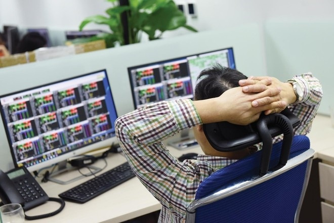 Chứng khoán hôm nay sau phiên 'bão lửa': Rủi ro tiềm ẩn, cân nhắc bắt đáy - 2