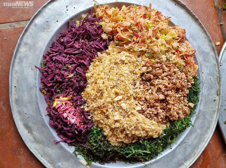 Trèo lên ngọn cây thu hoạch 'vàng đen', nông dân bỏ túi hàng trăm triệu đồng - 12