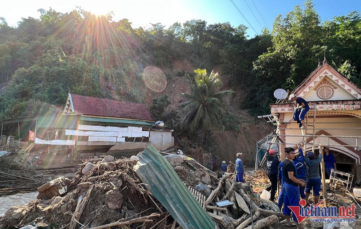 Nghệ An: Trưởng phòng GD&ĐT kêu gọi ‘bớt chút chi tiêu’ giúp giáo viên sập nhà - 2