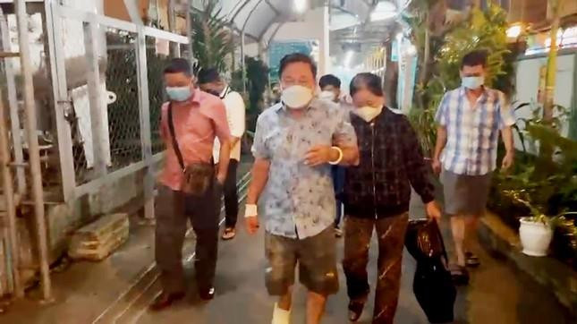 Bán gần 1.000 hóa đơn khống, chủ 6 công ty trốn truy nã bị bắt - 1