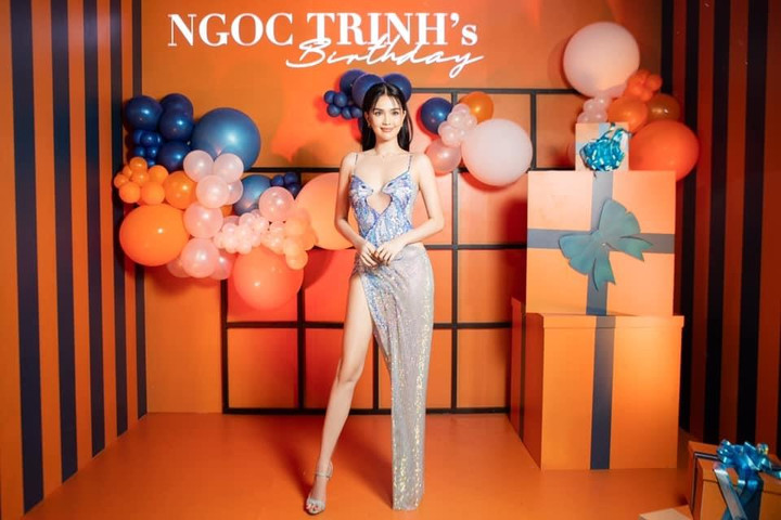 Ngọc Trinh khoe món quà bất ngờ do fans tặng sinh nhật tuổi 33 - 6