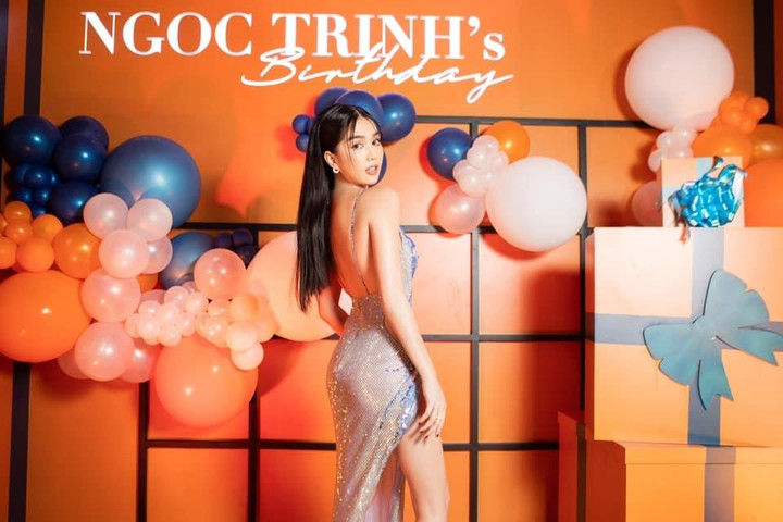 Ngọc Trinh khoe món quà bất ngờ do fans tặng sinh nhật tuổi 33 - 1