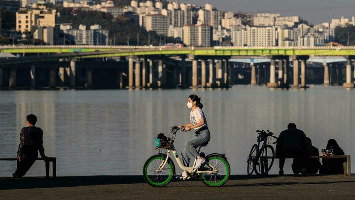 Người độc thân ở Hàn Quốc lăn lộn nhiều nghề mới đủ sống - 2