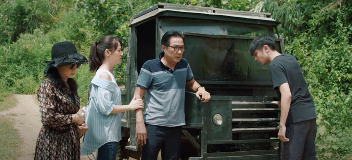 'Thông gia ngõ hẹp' tập 7: Cụ Thập hốt hoảng khi thấy con dâu xuất hiện - 1