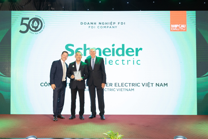Schneider Electric Việt Nam lọt top 50 doanh nghiệp phát triển bền vững 2022 - 1