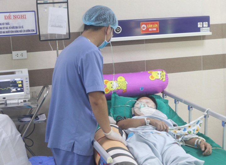 Người đàn ông cùng lúc uống 100 viên thuốc chống trầm cảm, tâm thần - 1