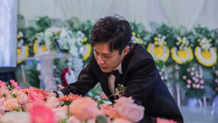 Tìm thấy thứ ở giỏ hàng của vợ sắp cưới vừa mất, chú rể liền tổ chức ngay hôn lễ - 2