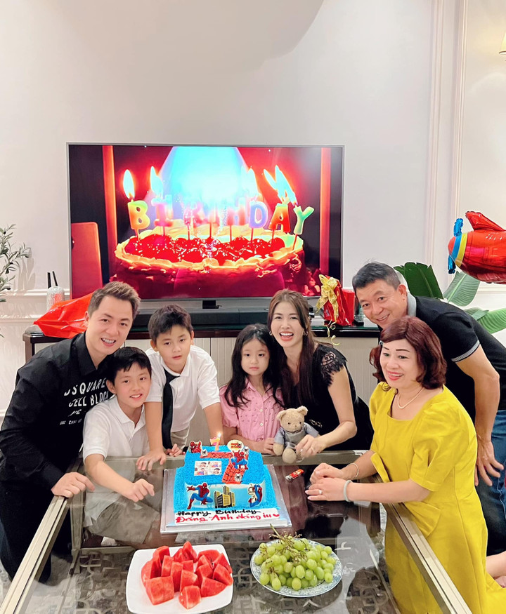 Sao Việt 9/10: Ảnh thời trẻ xinh đẹp của Vân Dung bên Quốc Khánh - 6