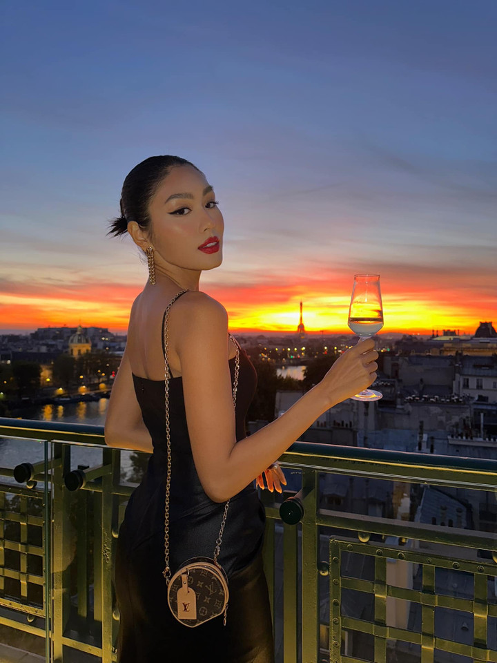 Sao Việt 8/10: Việt Hương khoe ảnh tình cảm bên ông xã dịp sinh nhật - 6