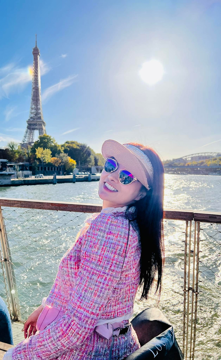 Sao Việt 9/10: Ảnh thời trẻ xinh đẹp của Vân Dung bên Quốc Khánh - 8