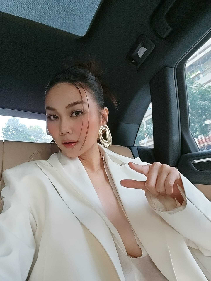 Sao Việt 8/10: Việt Hương khoe ảnh tình cảm bên ông xã dịp sinh nhật - 5