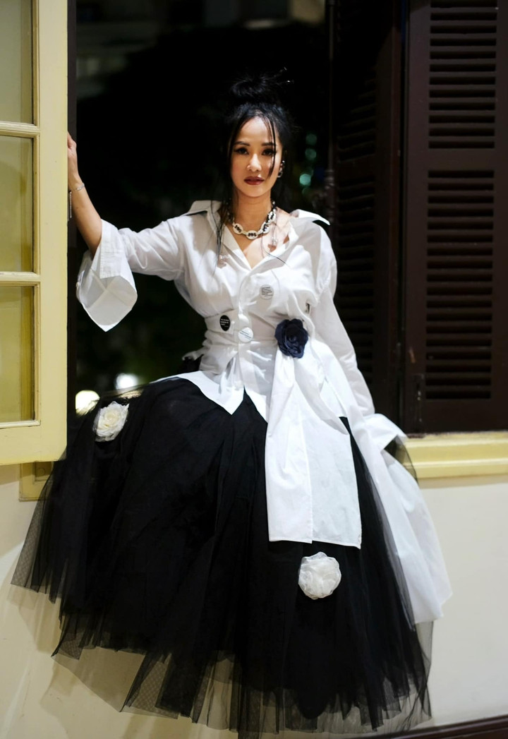 Sao Việt 8/10: Việt Hương khoe ảnh tình cảm bên ông xã dịp sinh nhật - 11