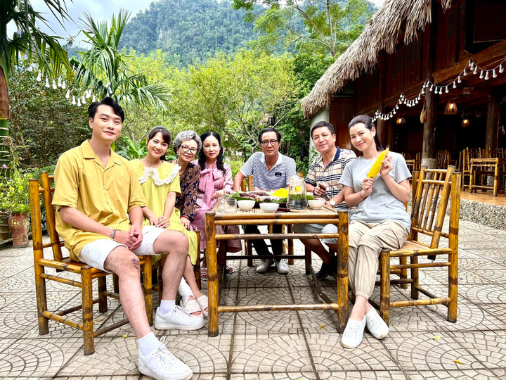 Sao Việt 8/10: Việt Hương khoe ảnh tình cảm bên ông xã dịp sinh nhật - 7