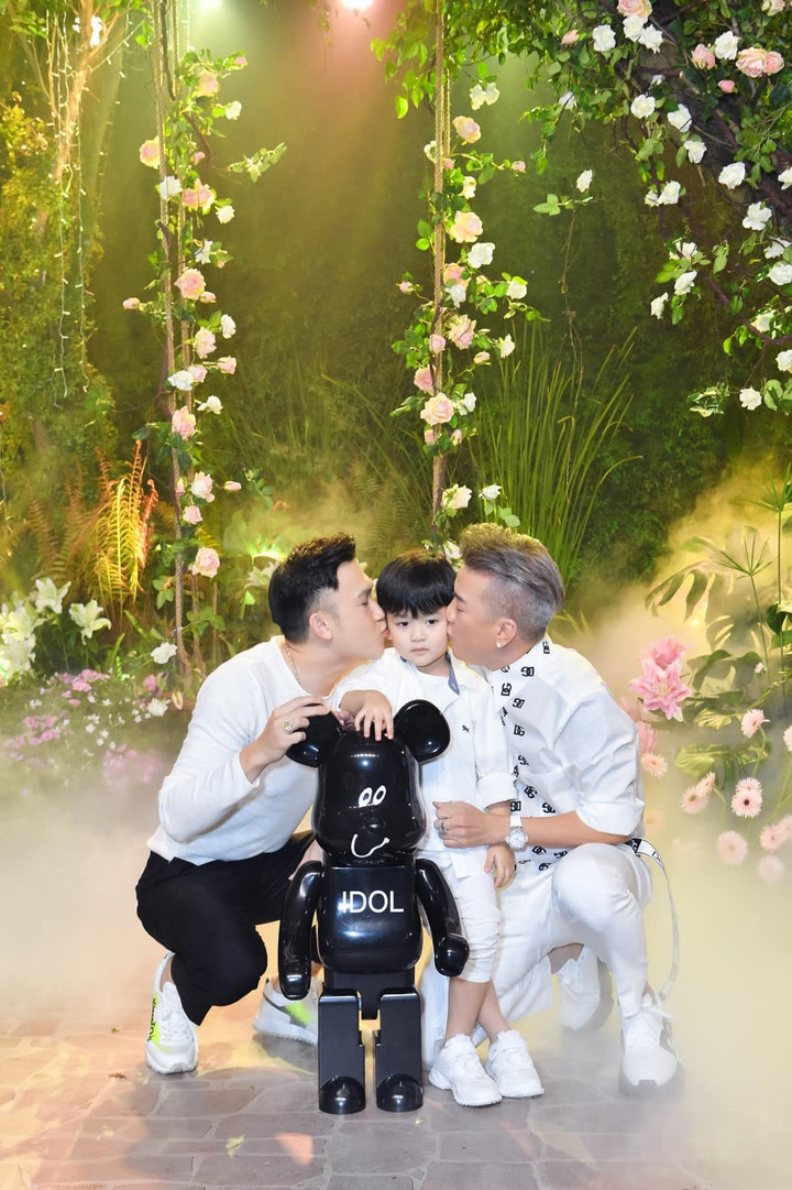 Sao Việt 9/10: Ảnh thời trẻ xinh đẹp của Vân Dung bên Quốc Khánh - 4