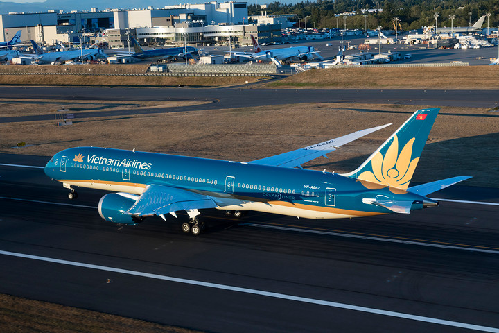 Máy bay của Vietnam Airlines phải quay đầu để cấp cứu hành khách - 1