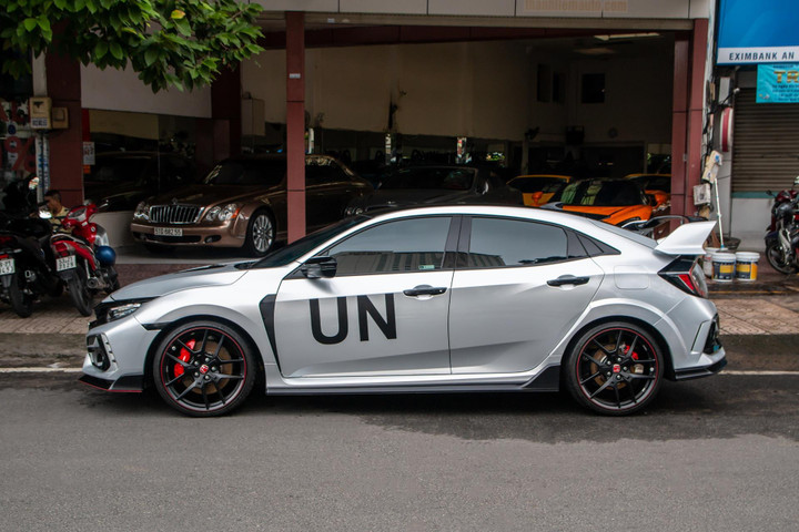 Ông Đặng Lê Nguyên Vũ sở hữu Honda Civic Type R độc nhất Việt Nam - 4