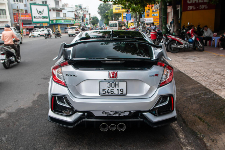 Ông Đặng Lê Nguyên Vũ sở hữu Honda Civic Type R độc nhất Việt Nam - 12