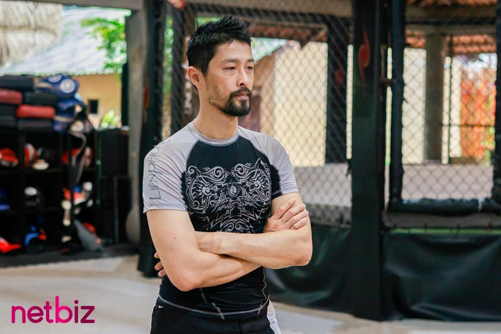 Johnny Trí Nguyễn sống trong căn nhà lá nhưng lại có bộ sưu tập ít ai ngờ tới - 1