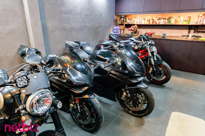 Johnny Trí Nguyễn sống trong căn nhà lá nhưng lại có bộ sưu tập ít ai ngờ tới - 5