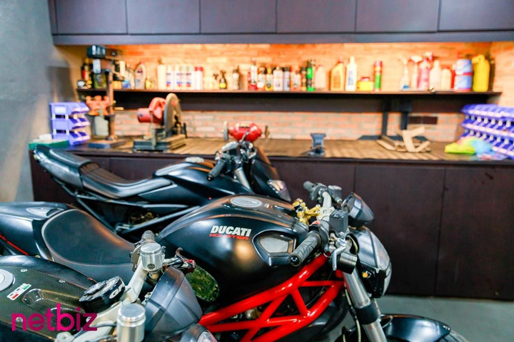 Johnny Trí Nguyễn sống trong căn nhà lá nhưng lại có bộ sưu tập ít ai ngờ tới - 4