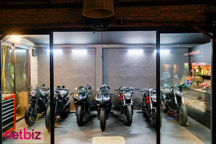 Johnny Trí Nguyễn sống trong căn nhà lá nhưng lại có bộ sưu tập ít ai ngờ tới - 3