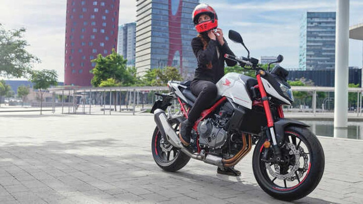 Honda CB750 Hornet 2023 ra mắt tại triển lãm Intermot có gì đặc biệt? - 7