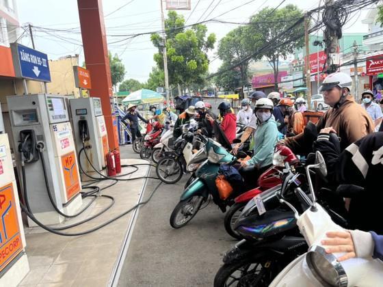 TP.HCM hiện có 54 cửa hàng tạm hết xăng dầu - 1