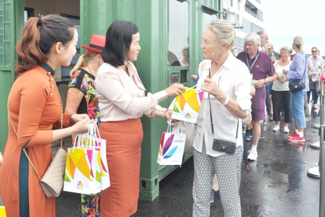 Tàu du lịch 5 sao Le Lapérouse đưa hơn 200 du khách đến Đà Nẵng - 1