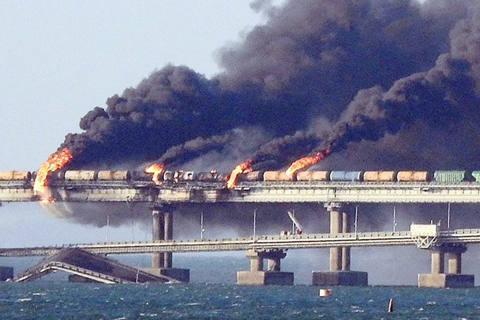 Ước tính thiệt hại vụ nổ cầu Crimea từ 3,2 đến 8 triệu USD - 1