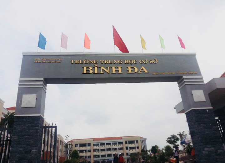 Đồng Nai: Điều tra nguyên nhân vụ nữ sinh rơi xuống sân trường tử vong - 1